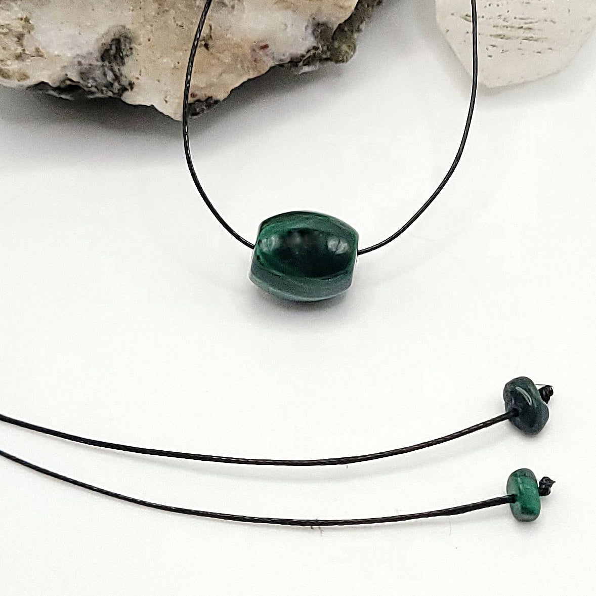 adjustable malachite necklace with barrel shaped bead