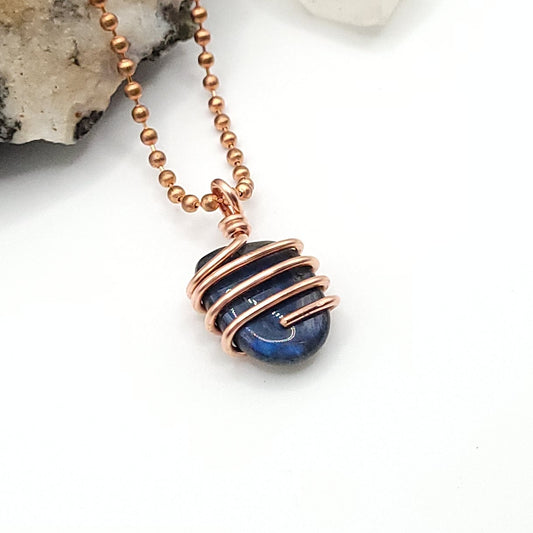 labradorite necklace in copper side view on white background