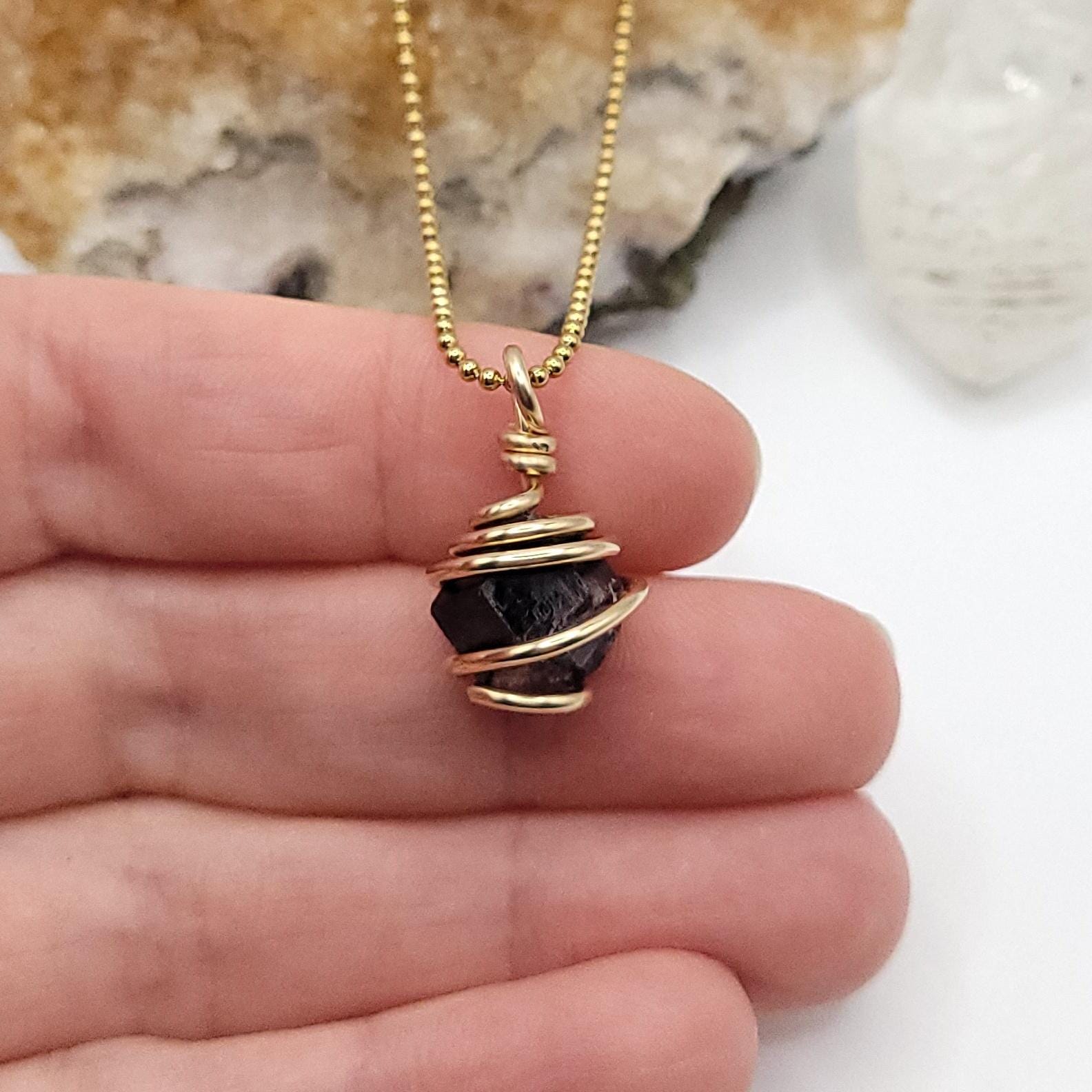 gold garnet pendant necklace